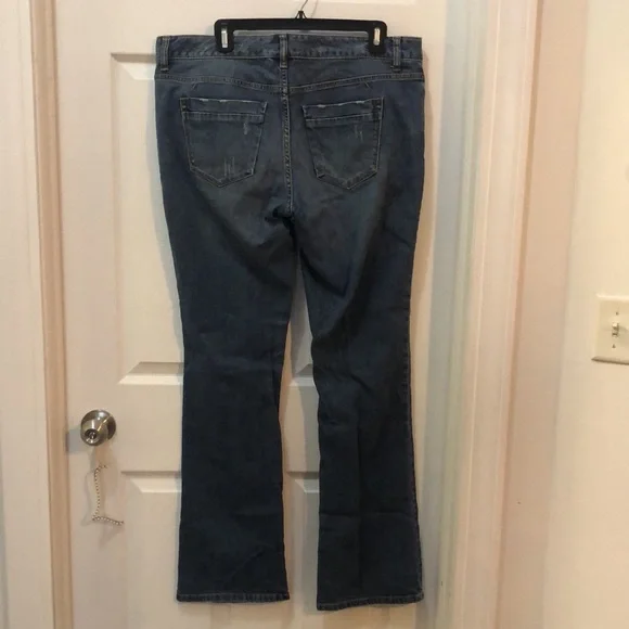Mossimo Curvy Fit Boot Cut Jeans - Picture 3 of 10